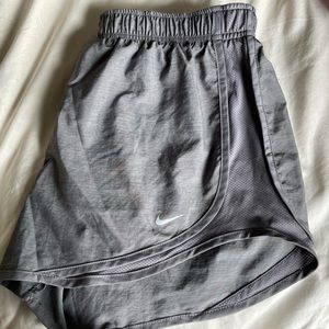 NIKE dri-fit dolphin shorts gray L